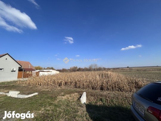 Vaskúti eladó 1547 nm-es telek