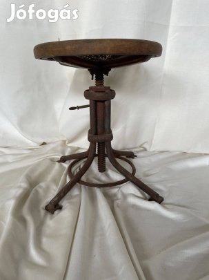 Vaslábú zongoraszék