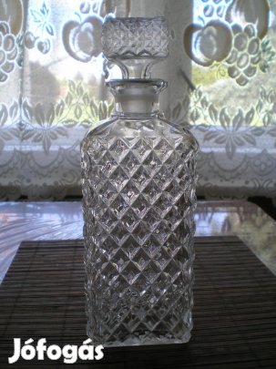 Vastag üvegből készült palack dugójával együtt