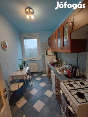Vasút környékén 2 szobás, jó állapotú lakás