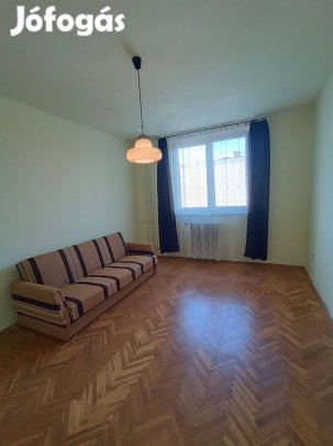 Vasút környékén, csendes, zöld övezetben, 56 m2- es lakás
