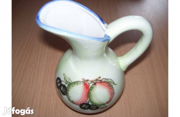 Váza, porcelán kancsó