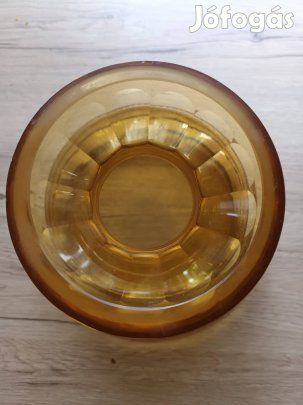 Váza sárga üvegből