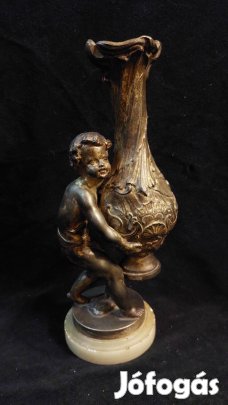 Vázát cipelő Putto váza