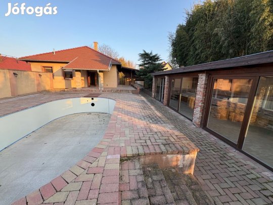 Vecsés, Vecsés, 160 m2-es, családi ház, 5 szobás, kiváló állapotú