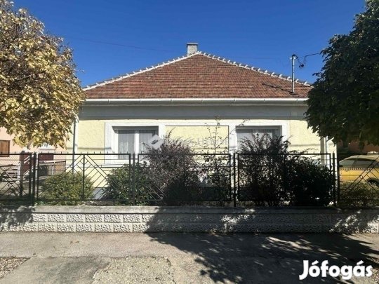 Vecsési 80 nm-es ház eladó