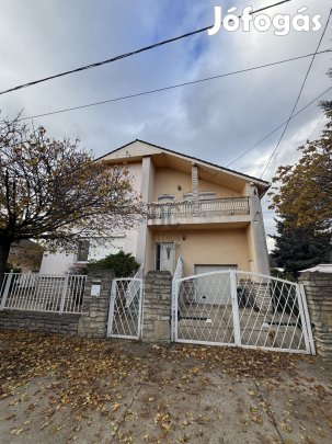 Vecsési eladó tégla családi ház