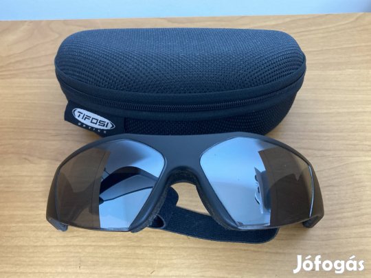 Védőszemüveg sportolásokhoz+keménytok