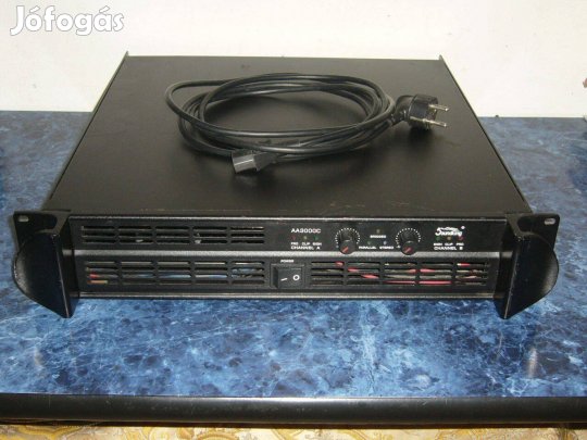 Végfok erősítő Soundking AA3000C