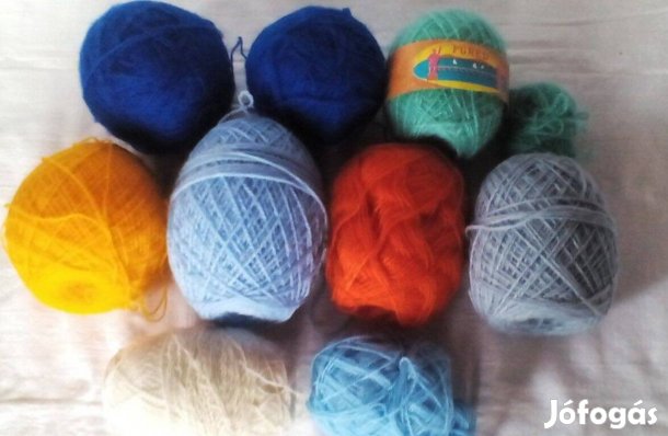 Vegyes színű fonalak kézimunkához