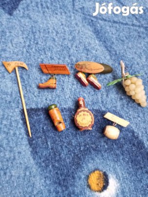 Vegyes szuvenír tárgyak