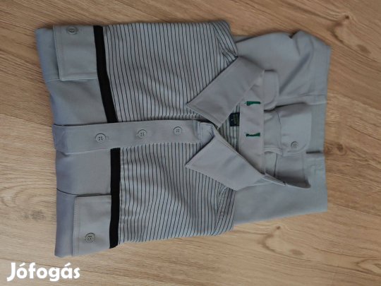 Vékony sportos férfi felsőrész L