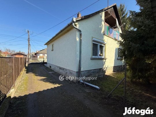 Velencei 100 nm-es ház eladó