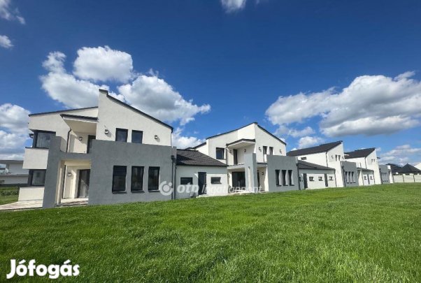 Velencei 190 nm-es ház eladó