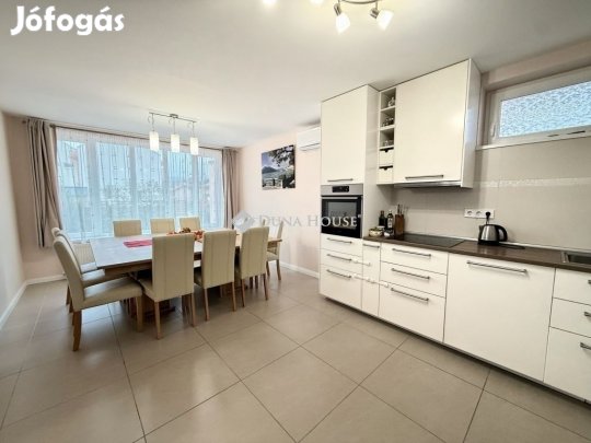 Velencei 205 nm-es ház eladó