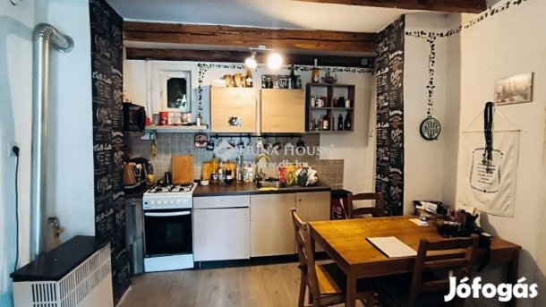 Velencei 51 nm-es ház eladó