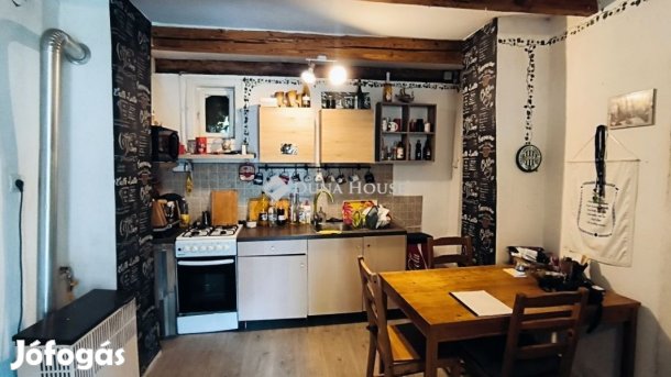 Velencei 51 nm-es ház eladó