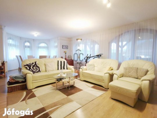 Velencei eladó 165 nm-es ház