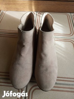 Velúrbőr női csizma