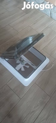 Ventilátoros tetőablak