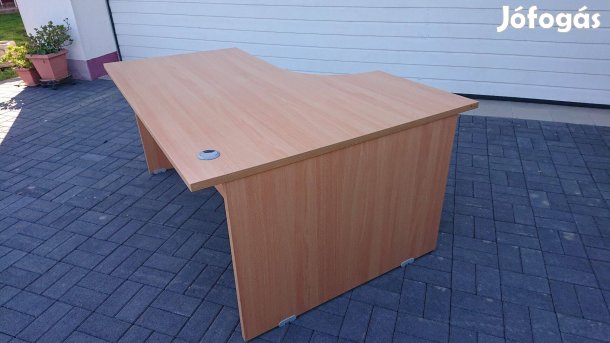 Vénusz bükk íróasztal 160x120x74cm-es méretben asztaltoldattal eladó
