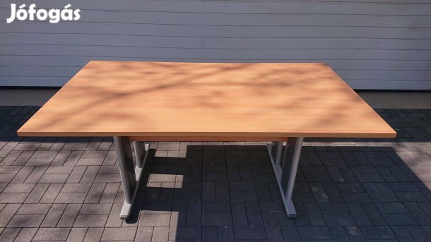 Vénusz bükk színű tárgyalóasztal 180x100x74cm méretben
