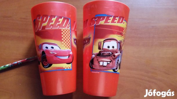 Verdák poharak, kulacsok, dominó-kártya, autók, ceruza