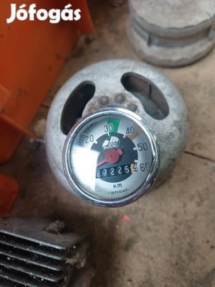 Vererán jármű km óra.