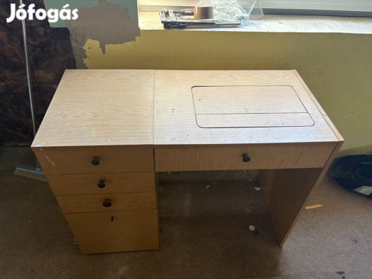 Veritas Rubina varrógép asztallal