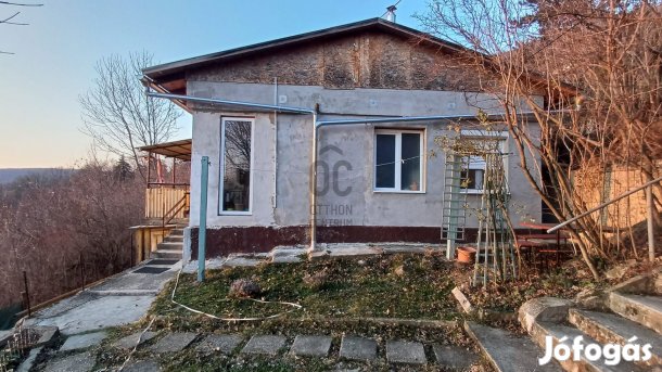 Verőcei eladó tégla családi ház