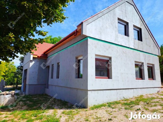 Vértesacsán, Csend, kilátás, melegség  a mindennapok luxusa.