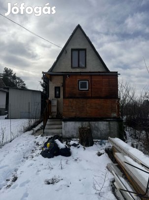 Vértesszőlős- Baromállás dűlőben lakhatásra alkalmas zártkerti kis ház