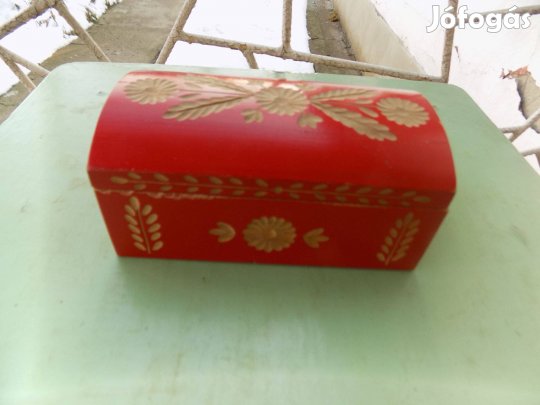 Vésett ékszertároló