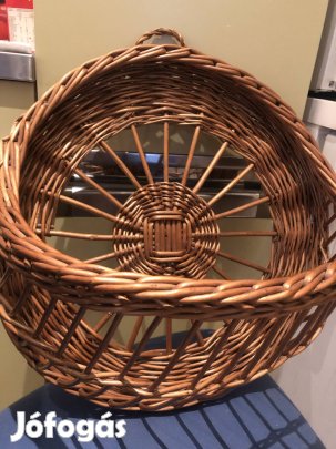 Vesszőből fonott kosár, ujságtartó,