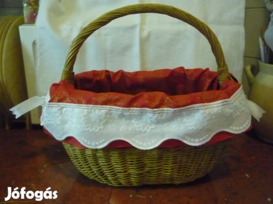 Vesszőből font karos kosár pamut béléssel