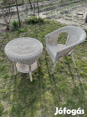 Vesszőrattan kerti bútor