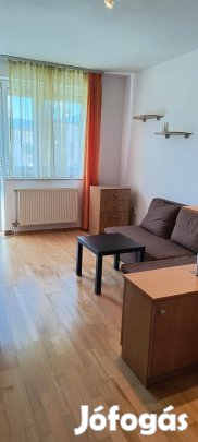 Veszprém Bakonyalján klimatizált garzonlakás parkolóval kiadó