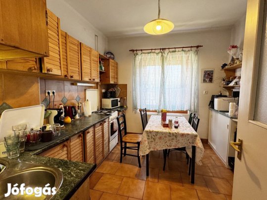 Veszprém, Dózsaváros, 90 m2-es, társasházi lakás, 3 szobás, jó