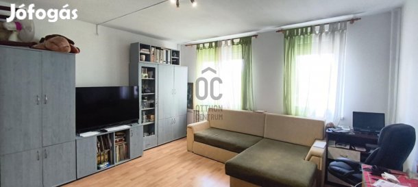 Veszprémben 52 nm-es társasházi lakás eladó.