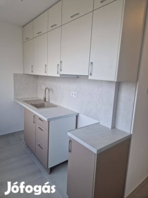 Veszprémben a Halle utcában gyönyörű frissen felújított lakás eladó