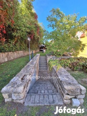 Veszprémi 105 nm-es lakás eladó