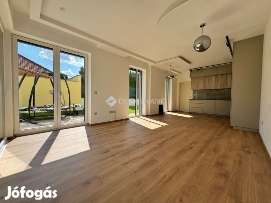 Veszprémi 112 nm-es ház eladó