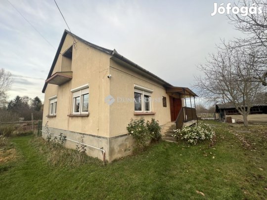 Veszprémi 156 nm-es ház eladó