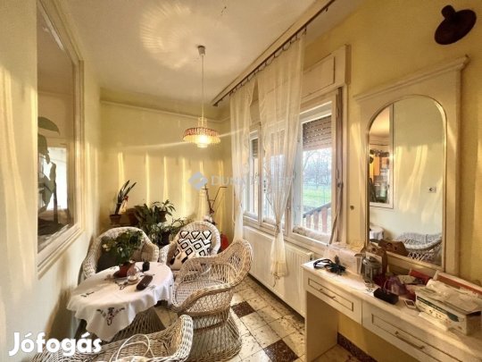 Veszprémi 156 nm-es ház eladó