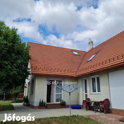 Veszprémi 295 nm-es ház eladó