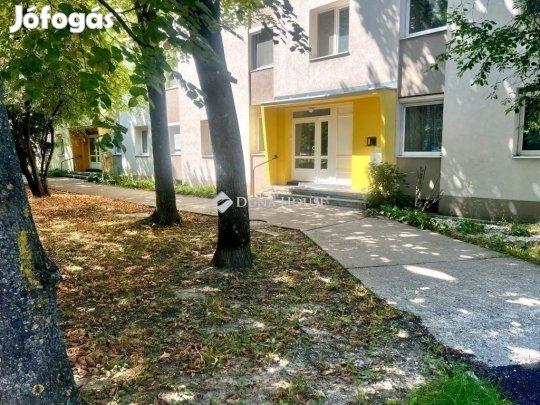 Veszprémi 60 nm-es lakás eladó