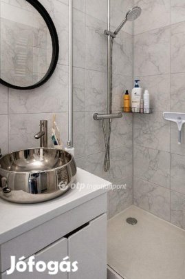 Veszprémi 62 nm-es lakás eladó