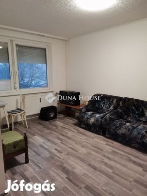 Veszprémi 67 nm-es lakás eladó