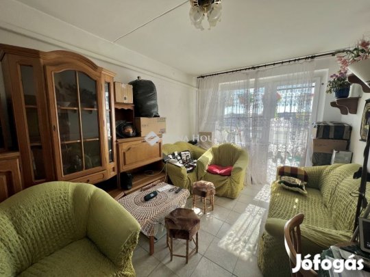 Veszprémi 68 nm-es lakás eladó