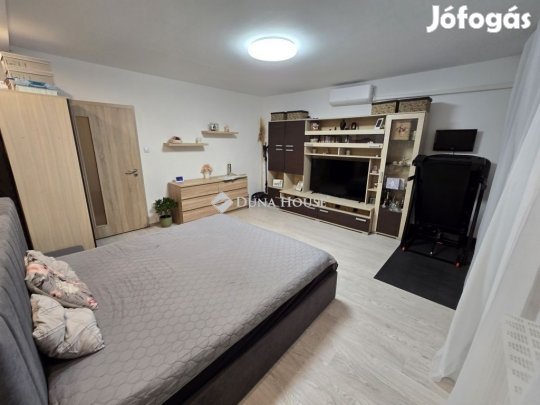 Veszprémi 70 nm-es lakás eladó